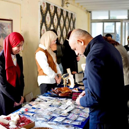 بازار طلابي يختتم فعاليات أسبوع الريادة والإبداع في كلية اللغات (2)
