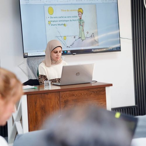 قسم اللغة الفرنسية ينظّم سمنارات لطلبة الماجستير في علم اللغة (4)