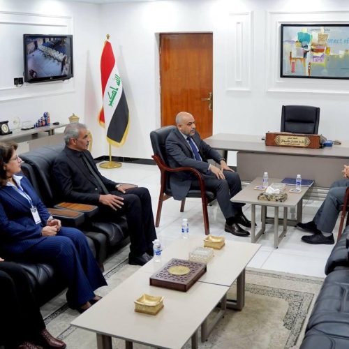 كلية اللغات تكرّم طلبتها الأوائل للعام الدراسي 2024-2025 (36)