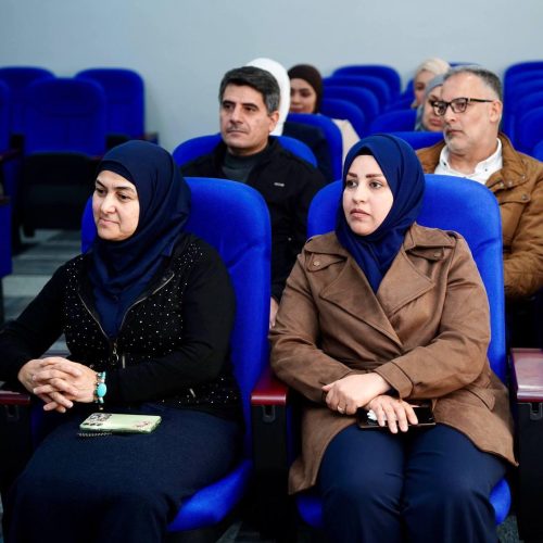 نشاطات علمية - كلية اللغات (1)