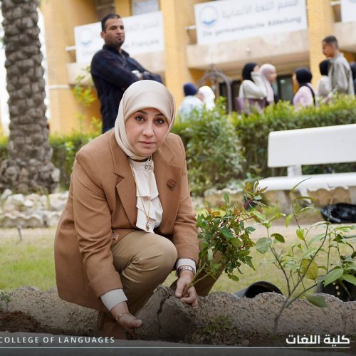 كلية اللغات تحيي اليوم الوطني للتشجير بمبادرة بيئية لتعزيز الغطاء النباتي (4) كلية اللغات تحيي اليوم الوطني للتشجير بمبادرة بيئية لتعزيز الغطاء النباتي (4)