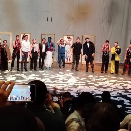 المسرح العراقي يتحدث الإنجليزية بعرض مسرحي لكلية اللغات يخطف الاضواء (7)