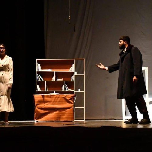 المسرح العراقي يتحدث الإنجليزية بعرض مسرحي لكلية اللغات يخطف الاضواء (8)