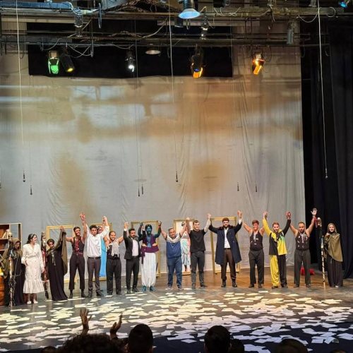 المسرح العراقي يتحدث الإنجليزية بعرض مسرحي لكلية اللغات يخطف الاضواء (9)