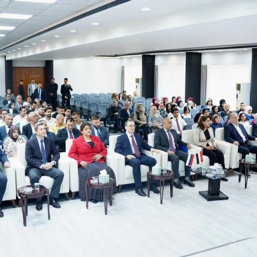 كلية اللغات تحتفي بالثقافة الروسية بمهرجان مميز وبحضور السفير الروسي (29)