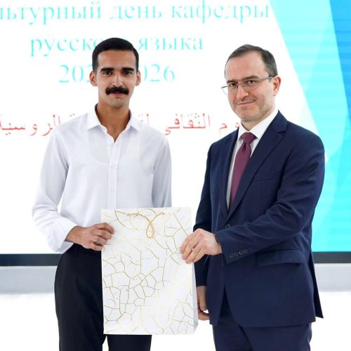 كلية اللغات تحتفي بالثقافة الروسية بمهرجان مميز وبحضور السفير الروسي (5)