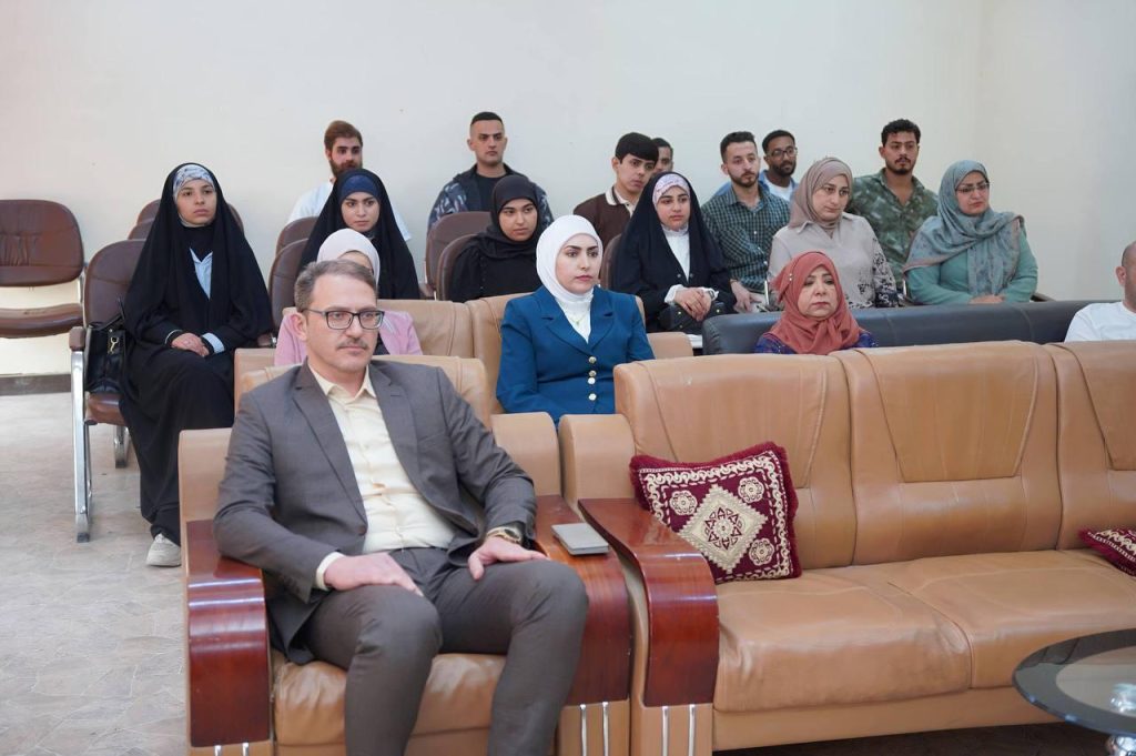 نشاطات علمية - كلية اللغات (8)