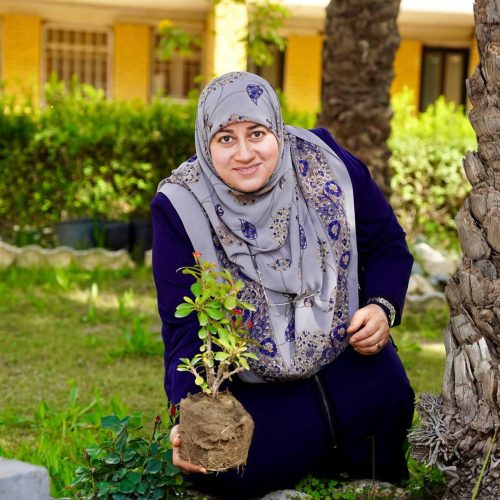 وحدة شؤون المرأة في كلية اللغات تنظم حملة تشجير لتعزيز الوعي البيئي (2)