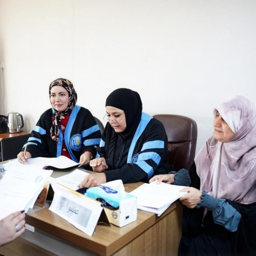 انطلاق فعاليات مناقشات بحوث التخرج في كلية اللغات (30)