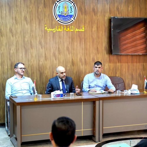 عمادة كلية اللغات تجتمع مع الهيئة التدريسية للأقسام العلمية لتعزيز جودة العملية التعليمية (7)