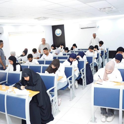 كلية اللغات تباشر بالامتحانات النهائية للدور الأول للعام الدراسي (2025–2026) (12)