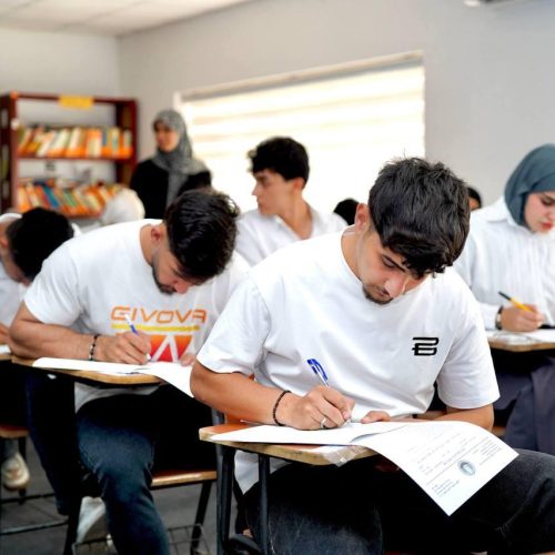 كلية اللغات تباشر بالامتحانات النهائية للدور الأول للعام الدراسي (2025–2026) (15)
