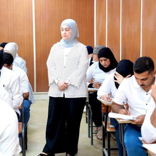 كلية اللغات تباشر بالامتحانات النهائية للدور الأول للعام الدراسي (2025–2026) (6)