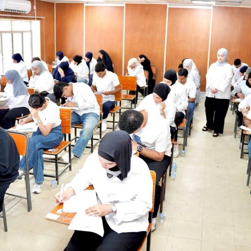 كلية اللغات تباشر بالامتحانات النهائية للدور الأول للعام الدراسي (2025–2026) (7)