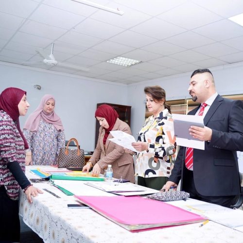 لجنة وزارية تتفقد سير العملية الامتحانية لطلبة الدور الاول (1) لجنة وزارية تتفقد سير العملية الامتحانية لطلبة الدور الاول (1)