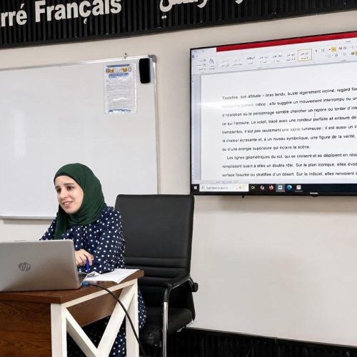 حلقة نقاشية لطلبة الدراسات العليا في قسم اللغة الفرنسية تبحث تطور مشاريعهم البحثية (2)
