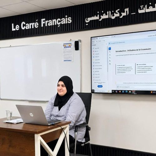 حلقة نقاشية لطلبة الدراسات العليا في قسم اللغة الفرنسية تبحث تطور مشاريعهم البحثية (3)