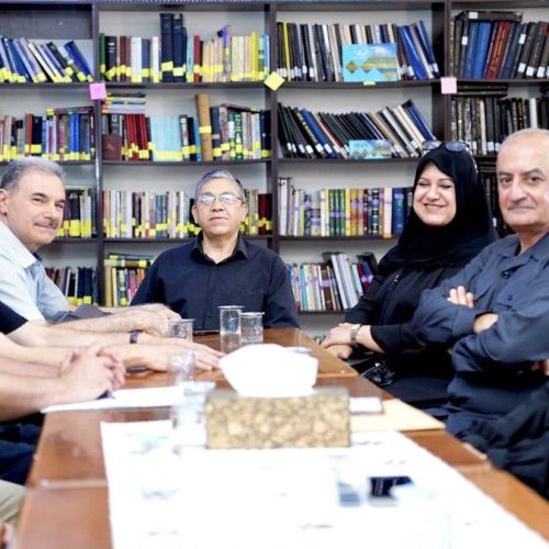 كلية اللغات تستقبل اللجنة الوزارية لاستحداث ماجستير الأدب الفارسي (8)