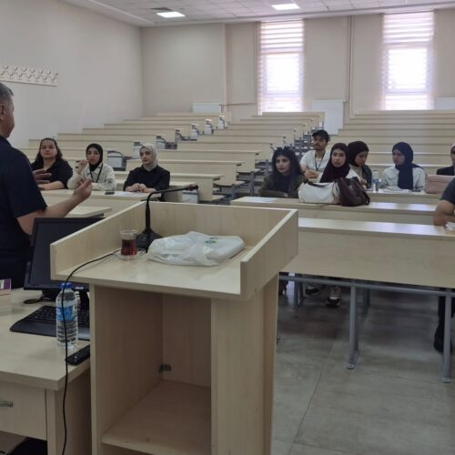 طلبة قسم اللغة التركية يواصلون محاضراتهم في الدورة التدريبية الصيفية في تركيا (2) طلبة قسم اللغة التركية يواصلون محاضراتهم في الدورة التدريبية الصيفية في تركيا (2)