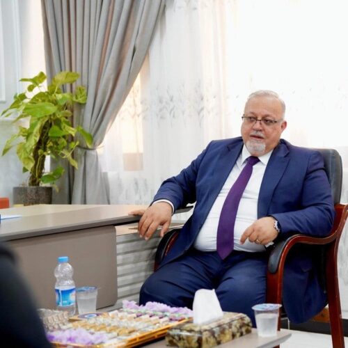 عميد كلية اللغات يستقبل مساعد رئيس جامعة بغداد للشؤون الإدارية في جولة تفقدية للاطلاع على الواقع الخدمي في الكلية (3) عميد كلية اللغات يستقبل مساعد رئيس جامعة بغداد للشؤون الإدارية في جولة تفقدية للاطلاع على الواقع الخدمي في الكلية (3)