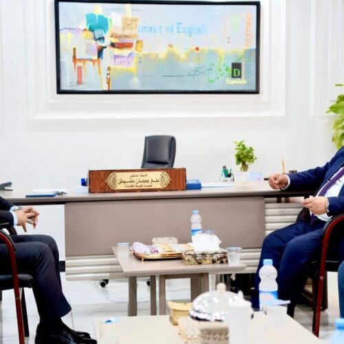 عميد كلية اللغات يستقبل مساعد رئيس جامعة بغداد للشؤون الإدارية في جولة تفقدية للاطلاع على الواقع الخدمي في الكلية (6) عميد كلية اللغات يستقبل مساعد رئيس جامعة بغداد للشؤون الإدارية في جولة تفقدية للاطلاع على الواقع الخدمي في الكلية (6)
