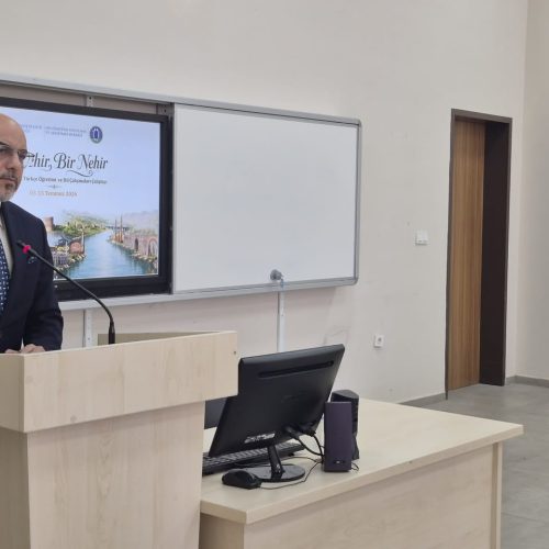 كلية اللغات تشارك في افتتاح ملتقى أكاديمي دولي لتعزيز التعاون العلمي مع جامعة دجلة التركية (2) كلية اللغات تشارك في افتتاح ملتقى أكاديمي دولي لتعزيز التعاون العلمي مع جامعة دجلة التركية (2)